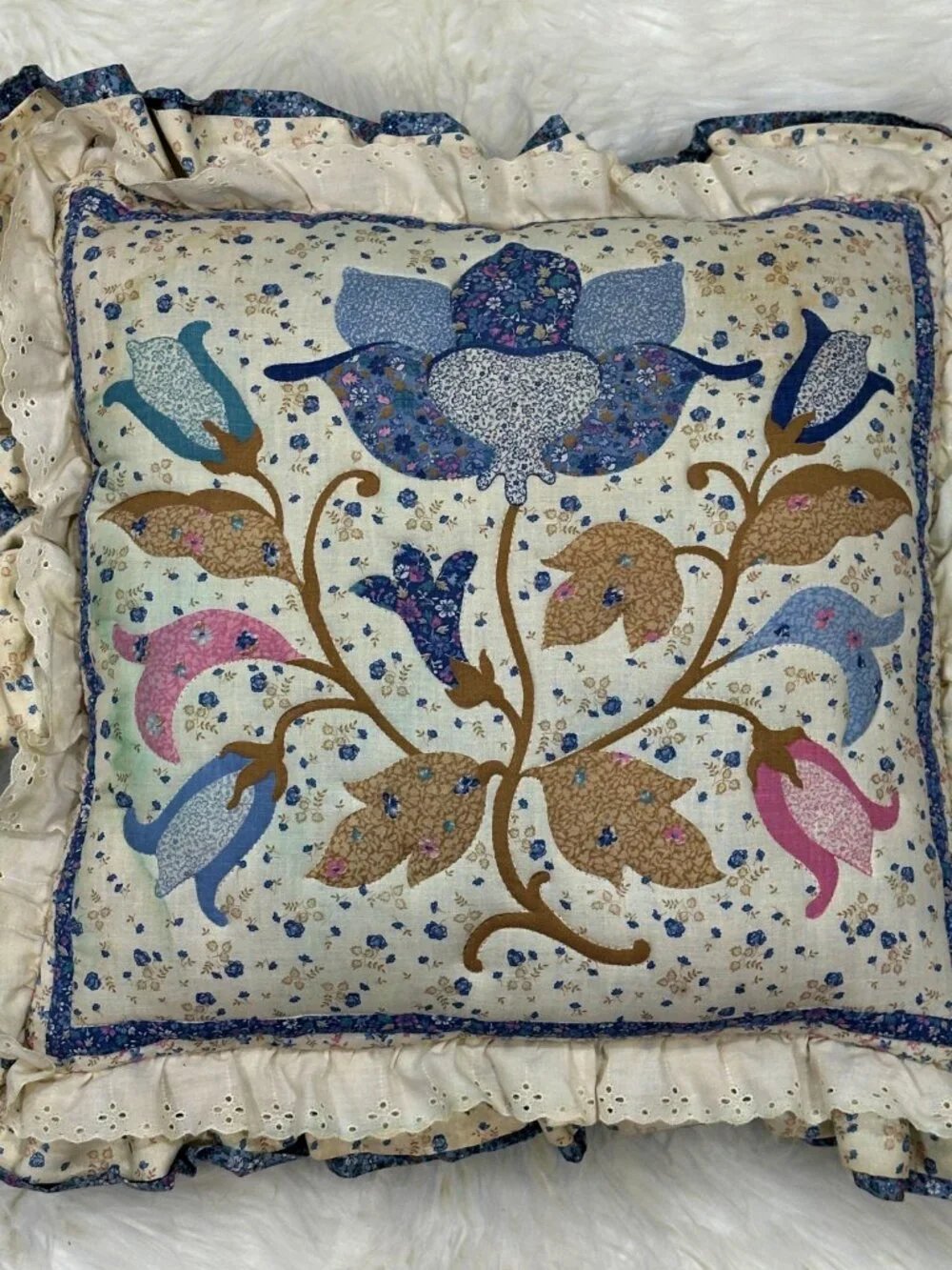 VTG Grannycore Handmade Quilted Tulip Pillows Ruffled Country Cottagecore Farm